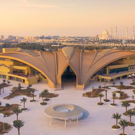 Erth Abu Dhabi Hotel エクステリア 写真