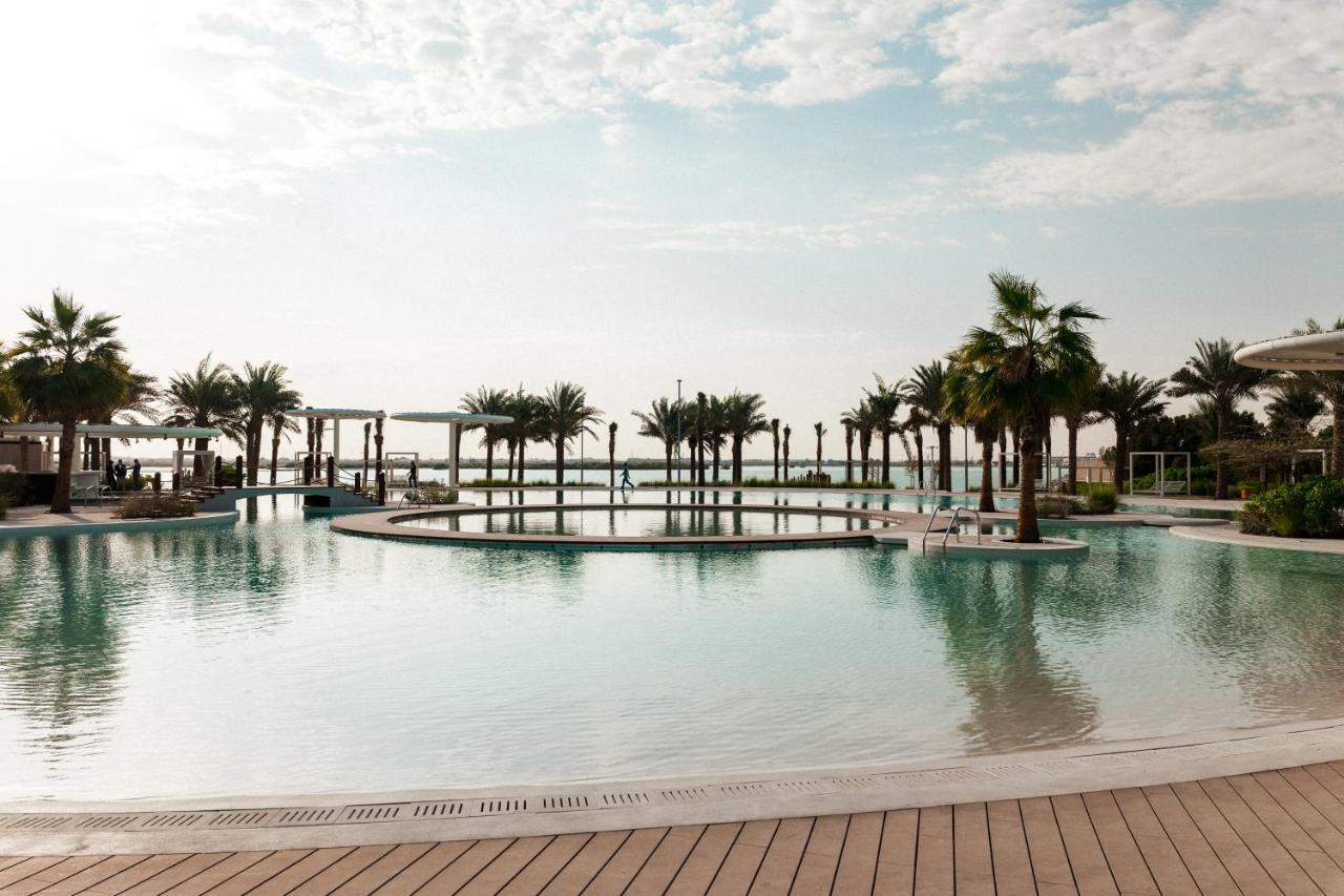 Erth Abu Dhabi Hotel エクステリア 写真