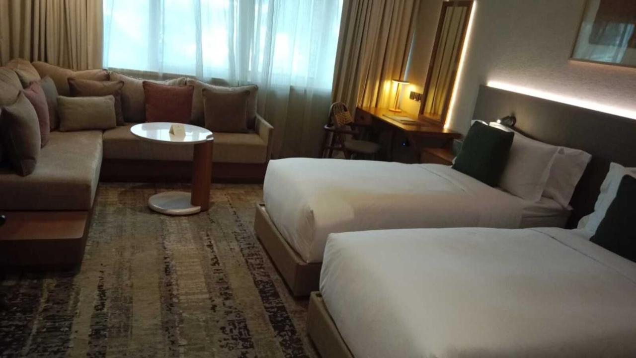 Erth Abu Dhabi Hotel エクステリア 写真