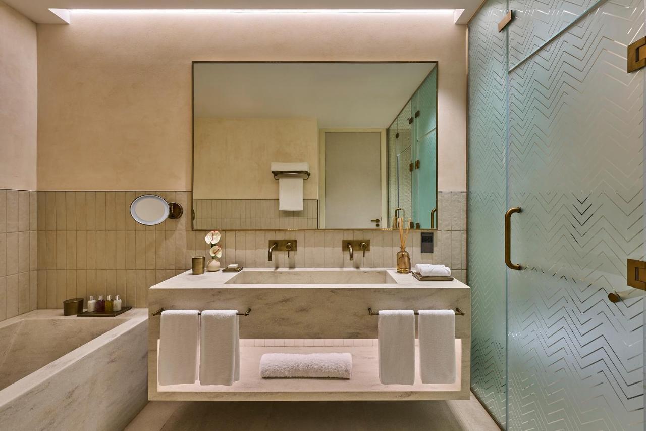 Erth Abu Dhabi Hotel エクステリア 写真