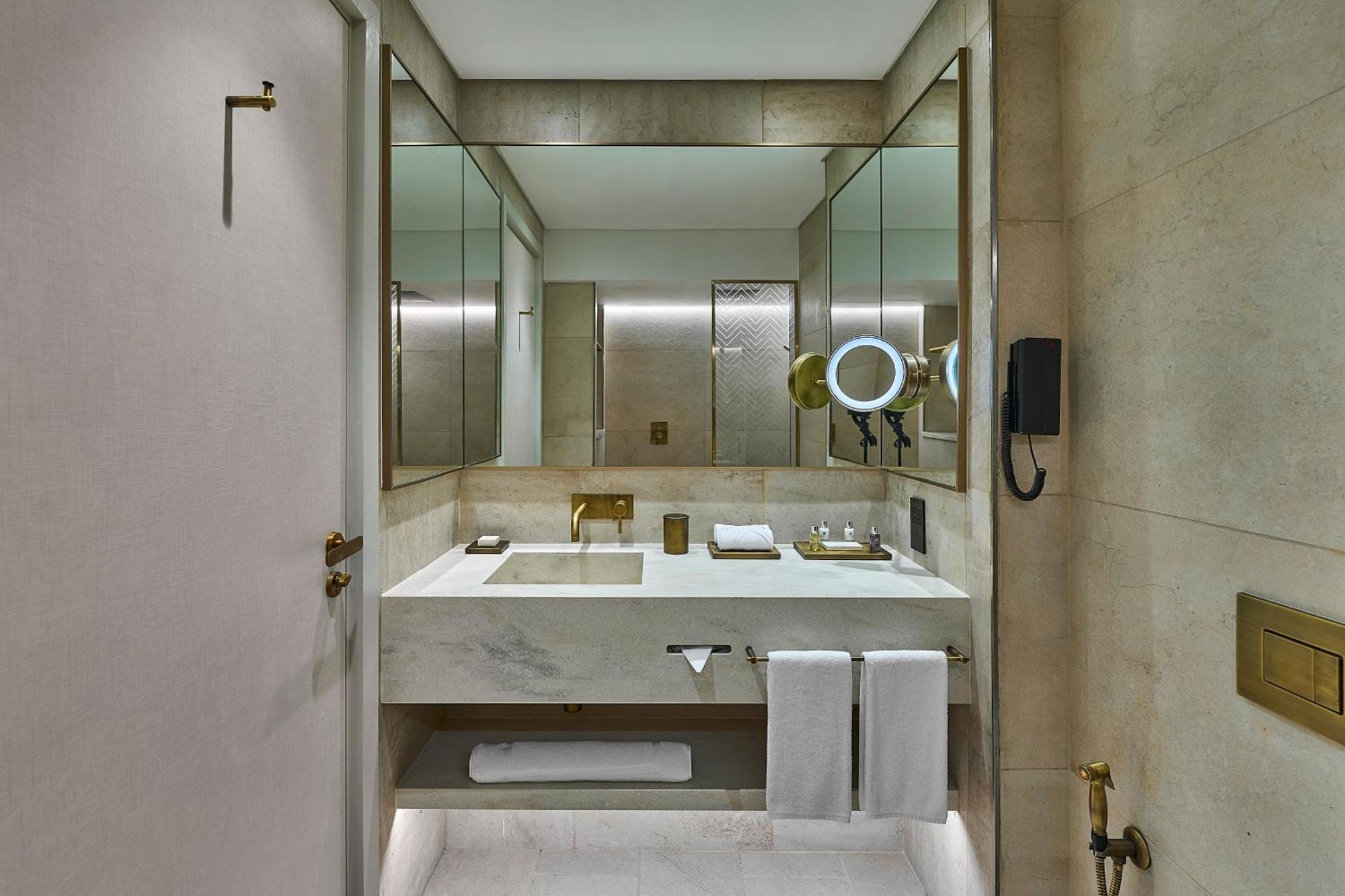 Erth Abu Dhabi Hotel エクステリア 写真