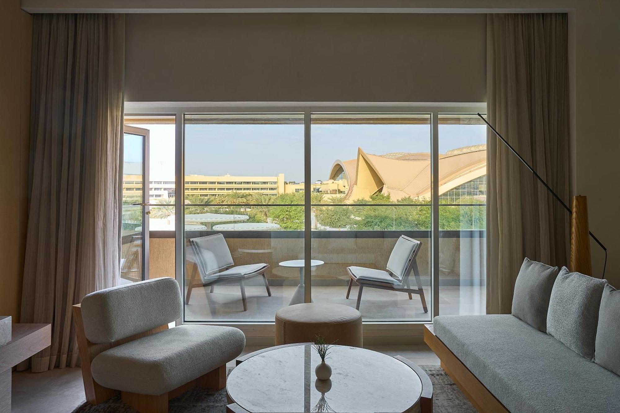 Erth Abu Dhabi Hotel エクステリア 写真
