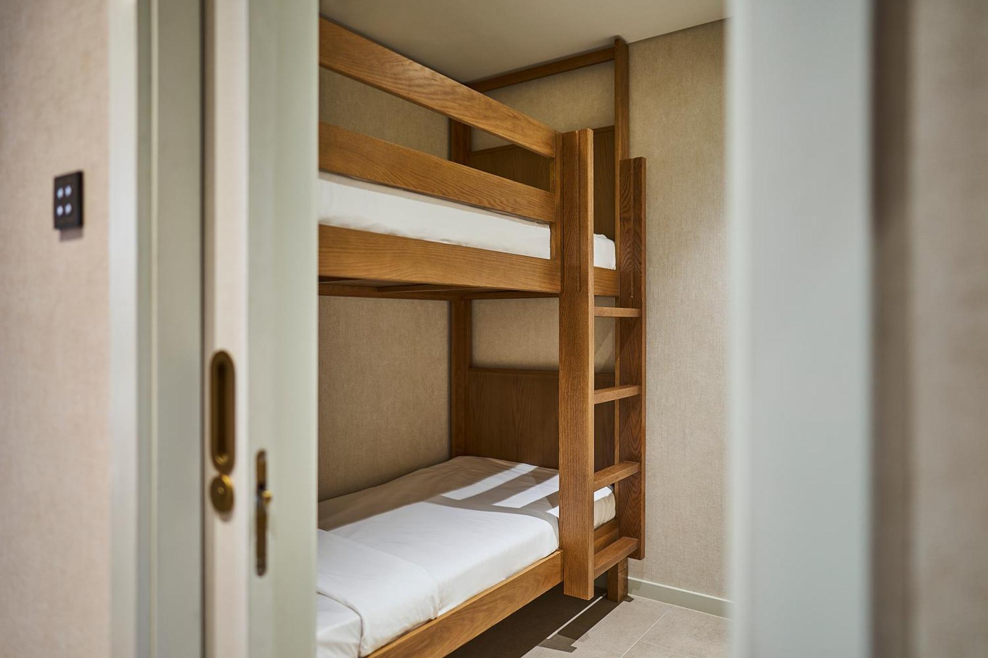 Erth Abu Dhabi Hotel エクステリア 写真